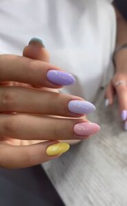  Pastel-Colored Nails